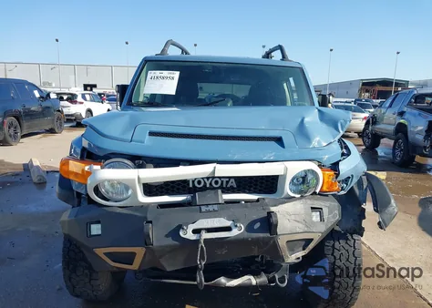 2014 Toyota Fj Cruiser z USA, uszkodzony, nr VIN JTEBU4BF3EK198280